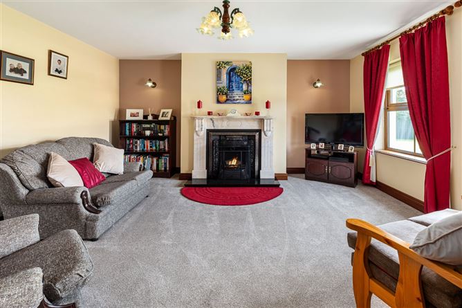 https://photos-a.propertyimages.ie/media/6/1/5/5013516/125f3db4-018f-4295-9c89-90f3cc9427b6_l.jpg