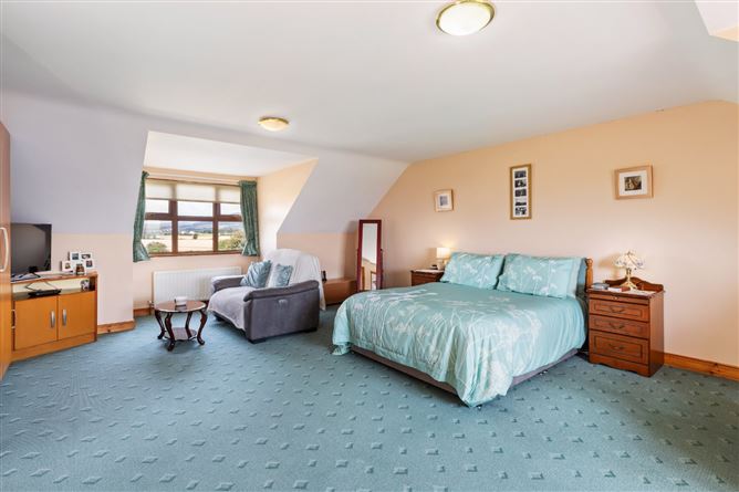 https://photos-a.propertyimages.ie/media/6/1/5/5013516/125f3db4-018f-4295-9c89-90f3cc9427b6_l.jpg
