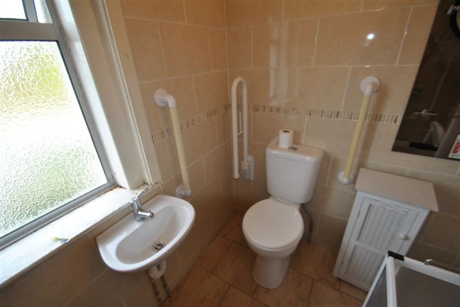 42 Assumption Park, Roscrea, Co. Tipperary