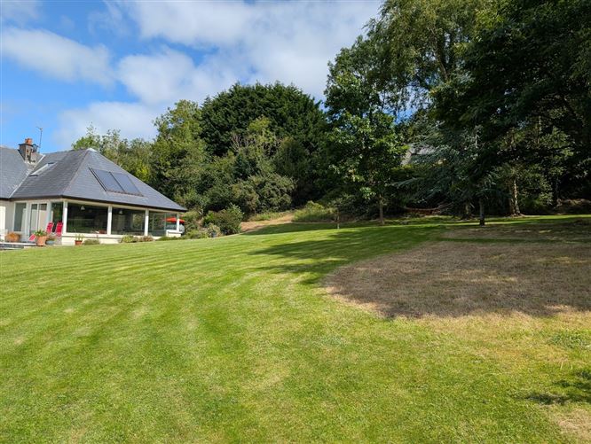 https://photos-a.propertyimages.ie/media/6/1/6/4945616/3c1aece8-239e-4cd8-883f-2e9360adf36b_l.jpg