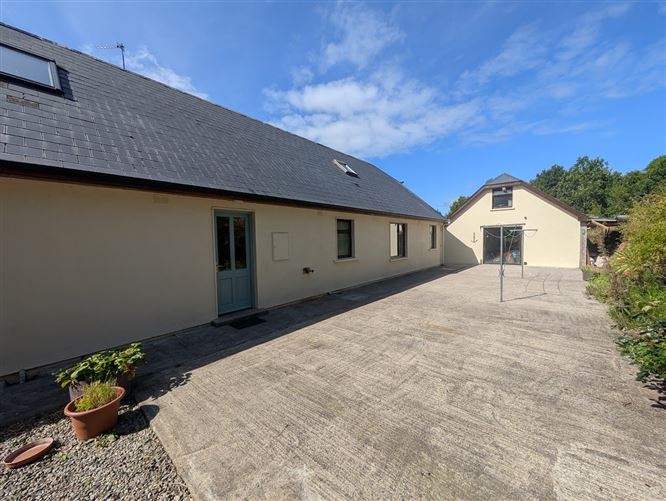 https://photos-a.propertyimages.ie/media/6/1/6/4945616/3c1aece8-239e-4cd8-883f-2e9360adf36b_l.jpg