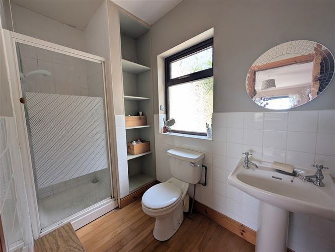 https://photos-a.propertyimages.ie/media/6/1/6/4945616/3c1aece8-239e-4cd8-883f-2e9360adf36b_l.jpg