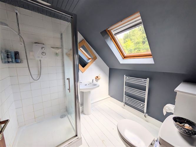 https://photos-a.propertyimages.ie/media/6/1/6/4945616/3c1aece8-239e-4cd8-883f-2e9360adf36b_l.jpg