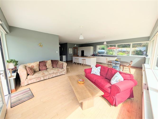 https://photos-a.propertyimages.ie/media/6/1/6/4945616/3c1aece8-239e-4cd8-883f-2e9360adf36b_l.jpg