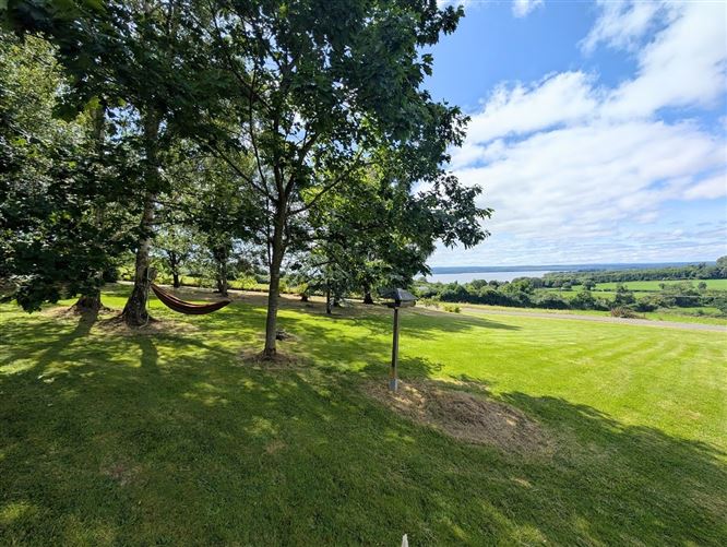 https://photos-a.propertyimages.ie/media/6/1/6/4945616/3c1aece8-239e-4cd8-883f-2e9360adf36b_l.jpg
