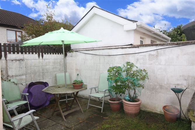 27 The Lawn, Woodbrook Glen, Bray, Co. Wicklow