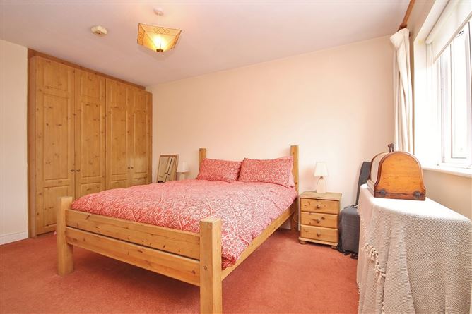 10 Oakdale Close, Ballycullen, Dublin 24