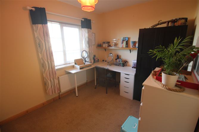 1 Cois Na hAbhainn, Abbeyknockmoy, Galway