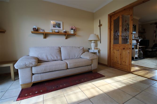 1 Cois Na hAbhainn, Abbeyknockmoy, Galway