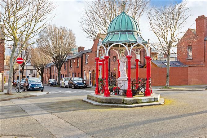 8 Watkins Building, The Coombe, The Coombe, Dublin 8