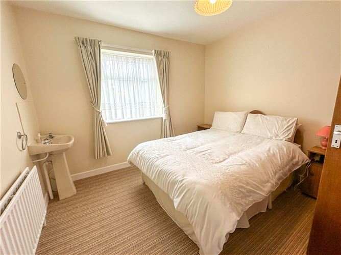 102a Laurel Park, Newcastle, Galway