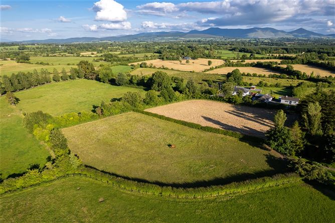 Knockara Stables On C.31acres, Knockara, Clashdrumsmith, Emly, Co. Tipperary
