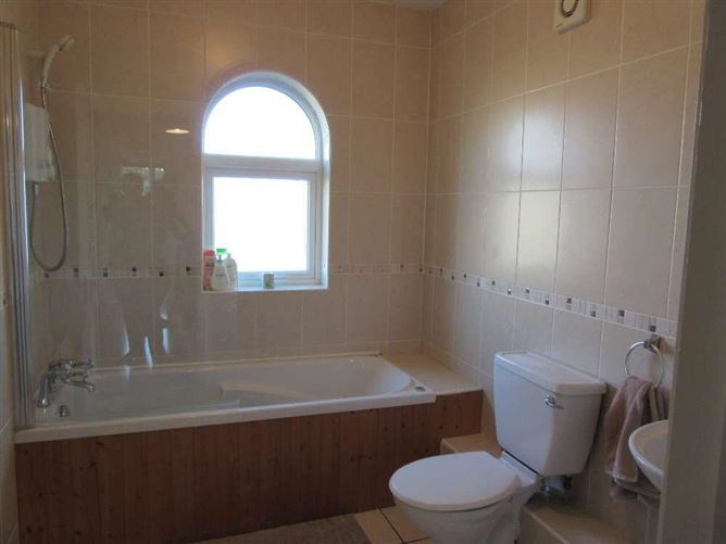 18 Railway Gardens, Lismore, Waterford