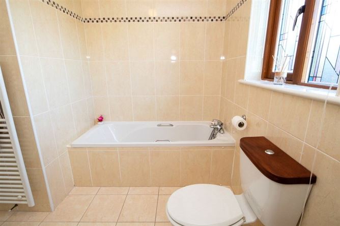 4 Hotel Street, Tinnahinch, Graiguenamanagh, Co. Kilkenny