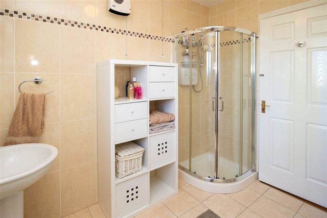 4 Hotel Street, Tinnahinch, Graiguenamanagh, Co. Kilkenny