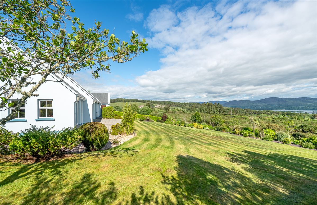 Rossacussane, Greenane, Kenmare, Co. Kerry Rossacussane, Greenane, Kenmare, Co. Kerry