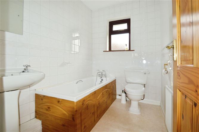 30 Somerville, Church Road, Carrigaline, Cork