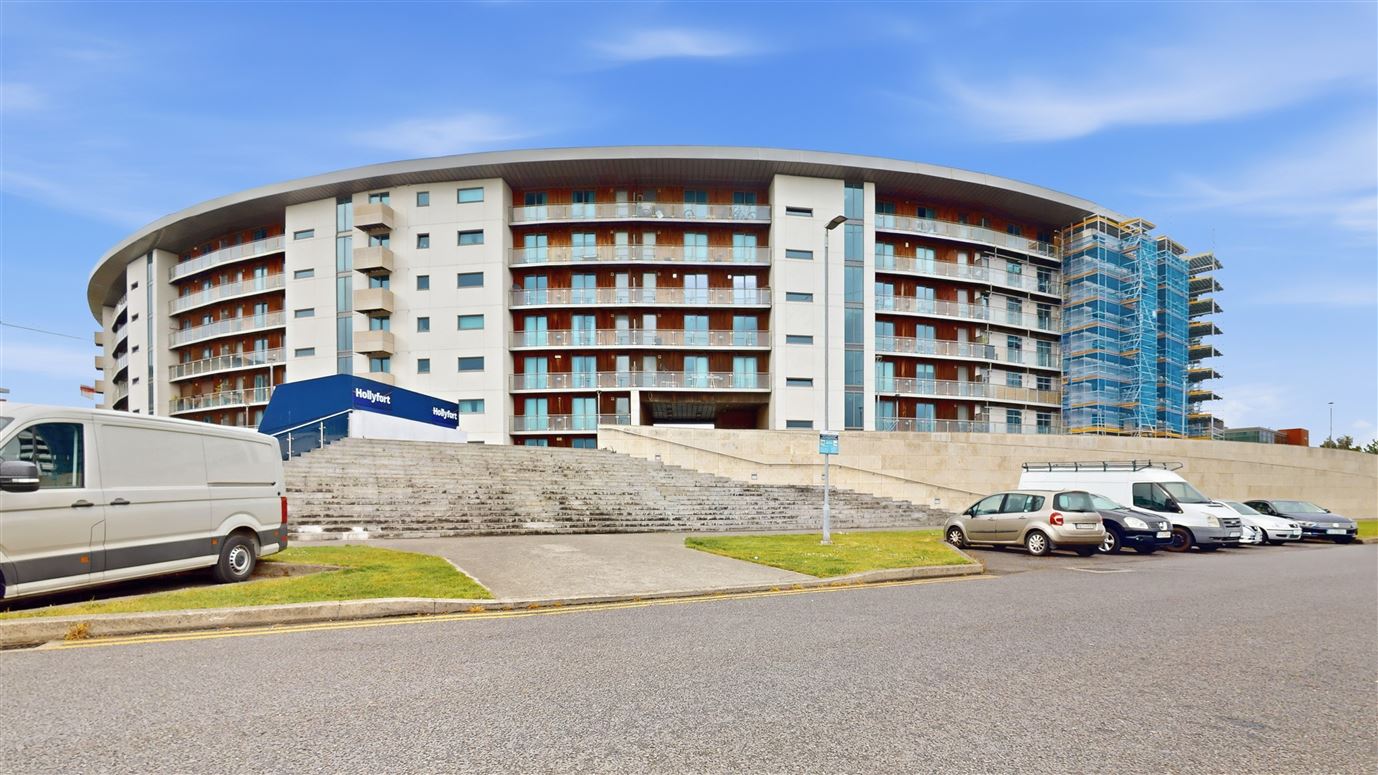 21 The Crescent, Park West, Dublin 12