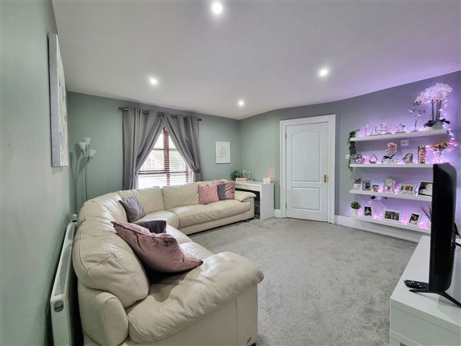 8 The Crescent, Cnoc na Greine, Kilcullen, Kildare