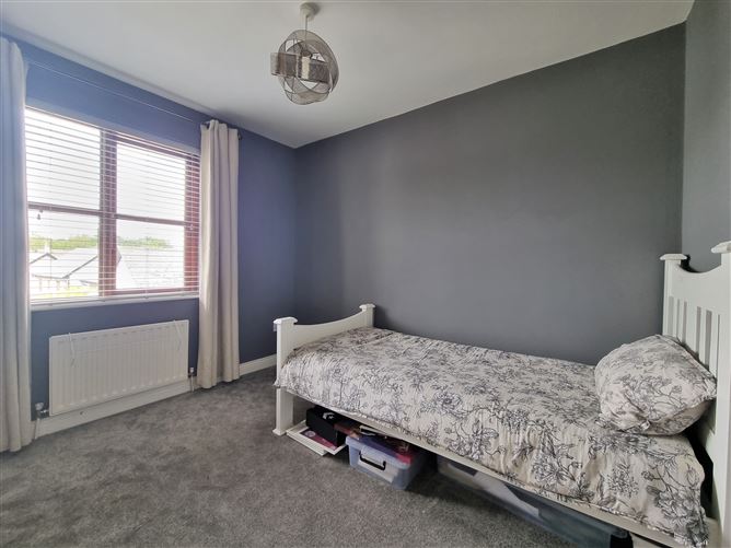 8 The Crescent, Cnoc na Greine, Kilcullen, Kildare