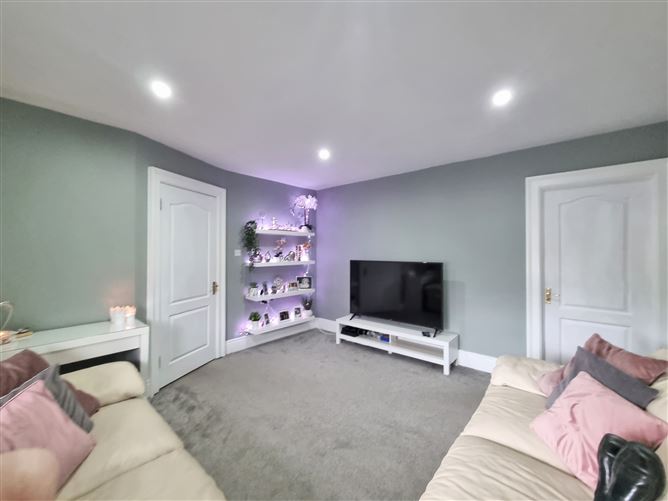 8 The Crescent, Cnoc na Greine, Kilcullen, Kildare