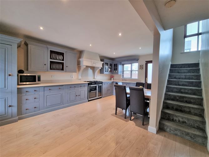 8 The Crescent, Cnoc na Greine, Kilcullen, Kildare