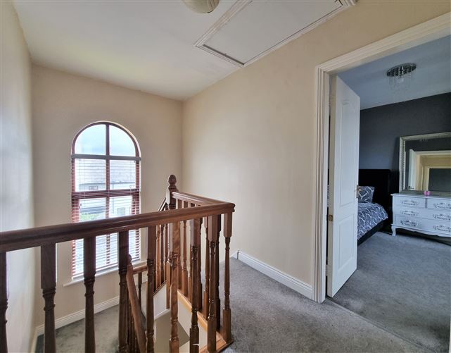 8 The Crescent, Cnoc na Greine, Kilcullen, Kildare