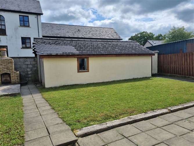 8 The Crescent, Cnoc na Greine, Kilcullen, Kildare