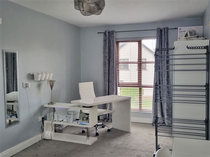 8 The Crescent, Cnoc na Greine, Kilcullen, Kildare