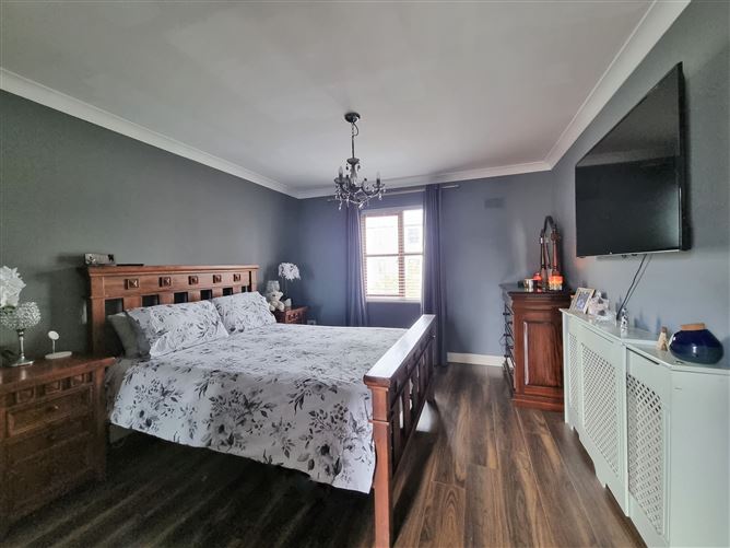 8 The Crescent, Cnoc na Greine, Kilcullen, Kildare