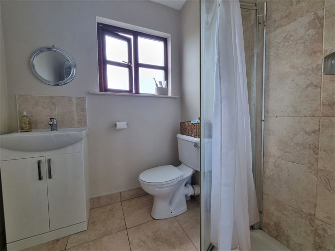 8 The Crescent, Cnoc na Greine, Kilcullen, Kildare