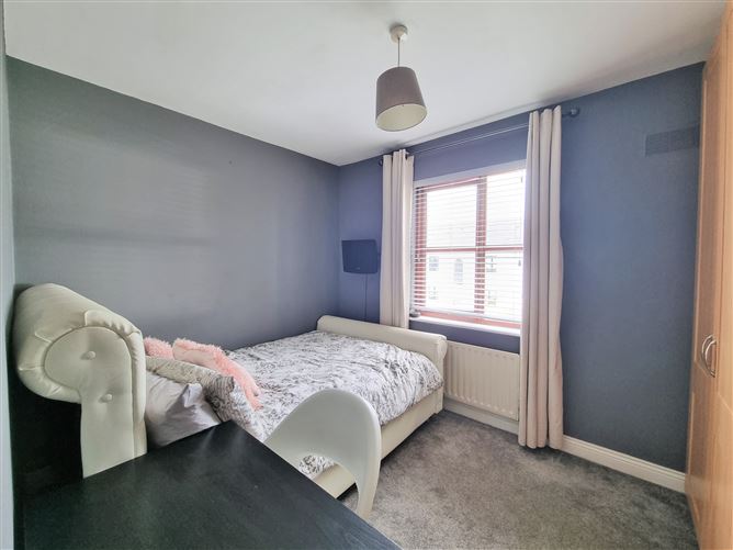 8 The Crescent, Cnoc na Greine, Kilcullen, Kildare