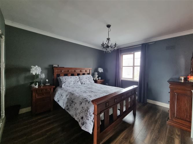 8 The Crescent, Cnoc na Greine, Kilcullen, Kildare