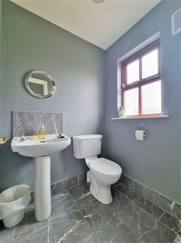 8 The Crescent, Cnoc na Greine, Kilcullen, Kildare