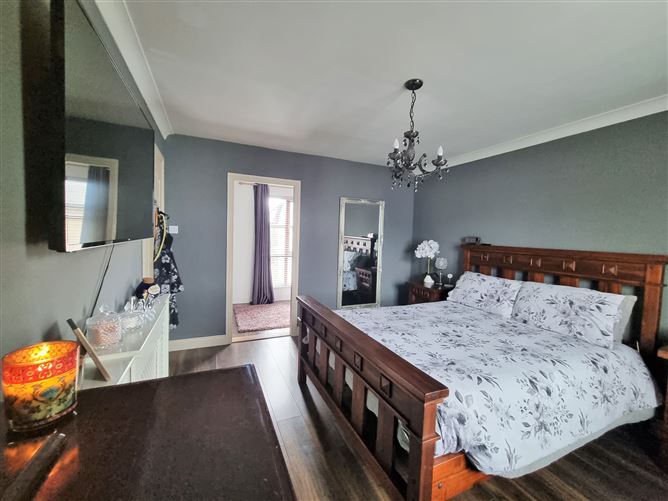 8 The Crescent, Cnoc na Greine, Kilcullen, Kildare