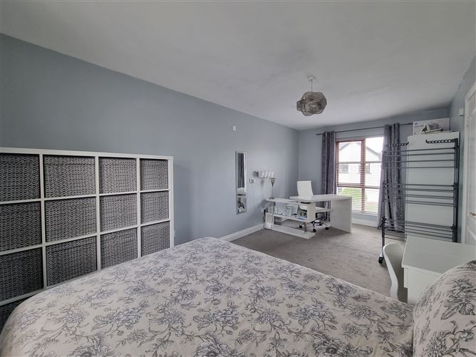 8 The Crescent, Cnoc na Greine, Kilcullen, Kildare