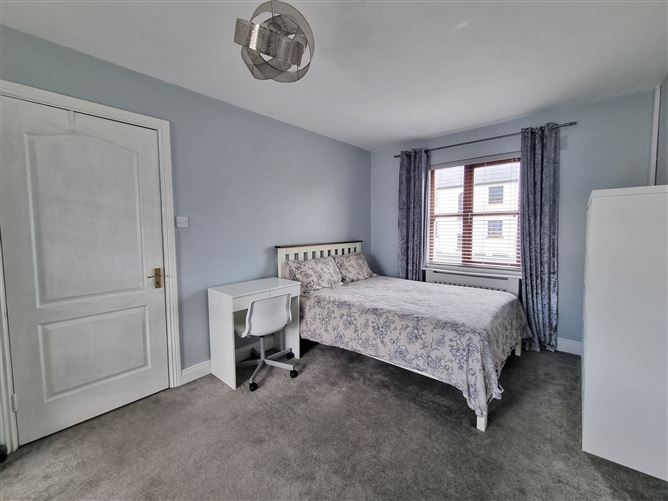 8 The Crescent, Cnoc na Greine, Kilcullen, Kildare