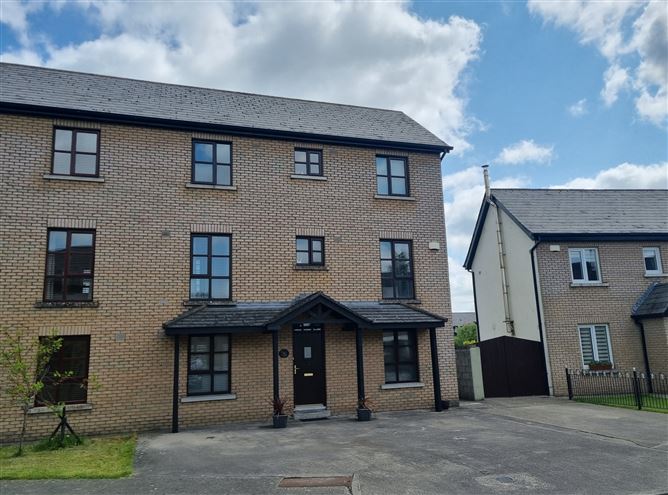 8 The Crescent, Cnoc na Greine, Kilcullen, Kildare