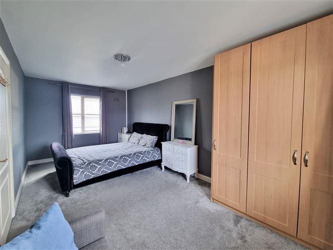 8 The Crescent, Cnoc na Greine, Kilcullen, Kildare