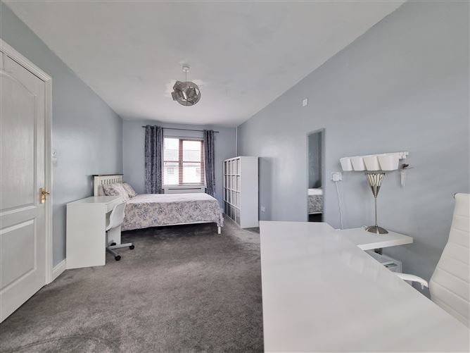 8 The Crescent, Cnoc na Greine, Kilcullen, Kildare