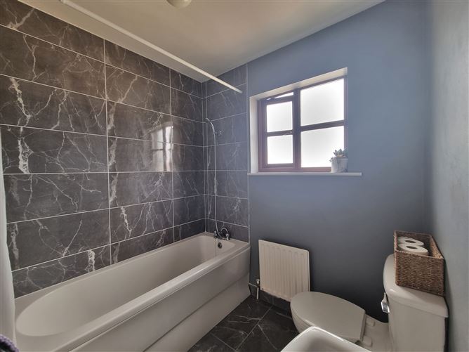 8 The Crescent, Cnoc na Greine, Kilcullen, Kildare