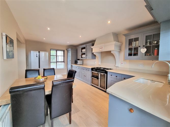 8 The Crescent, Cnoc na Greine, Kilcullen, Kildare