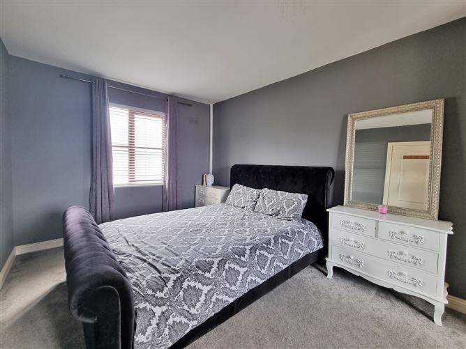 8 The Crescent, Cnoc na Greine, Kilcullen, Kildare