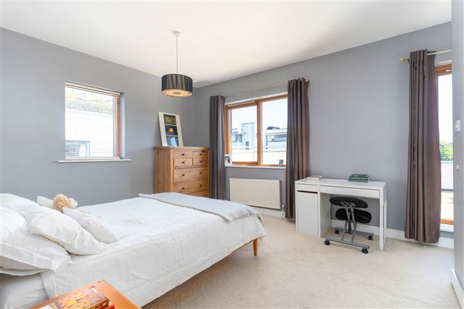 4 Brennanstown Square, Cabinteely, Dublin 18