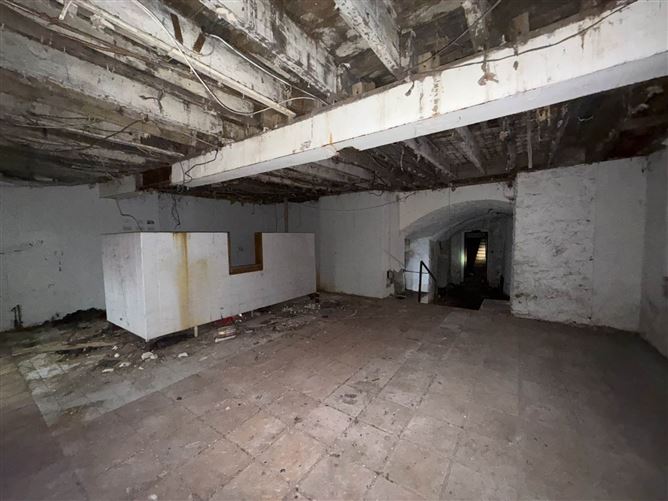Photo 12 of 18 — 6 Wolfe Tone Street, Clonmel, County Tipperary