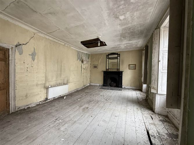 6 Wolfe Tone Street, Clonmel, County Tipperary