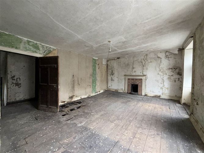 6 Wolfe Tone Street, Clonmel, County Tipperary