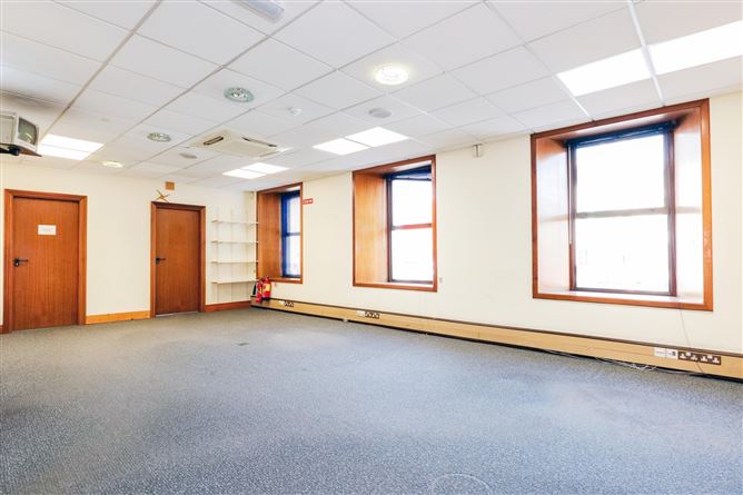 31 Eyre Square, Galway City, Galway
