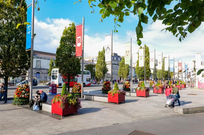 31 Eyre Square, Galway City, Galway