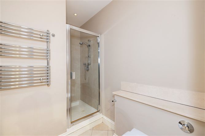 11 Hollybrook, Brighton Road, Foxrock, Dublin 18